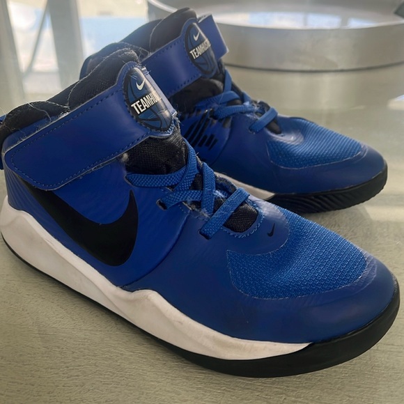 Nike boys basketball sneakers - Picture 1 of 11